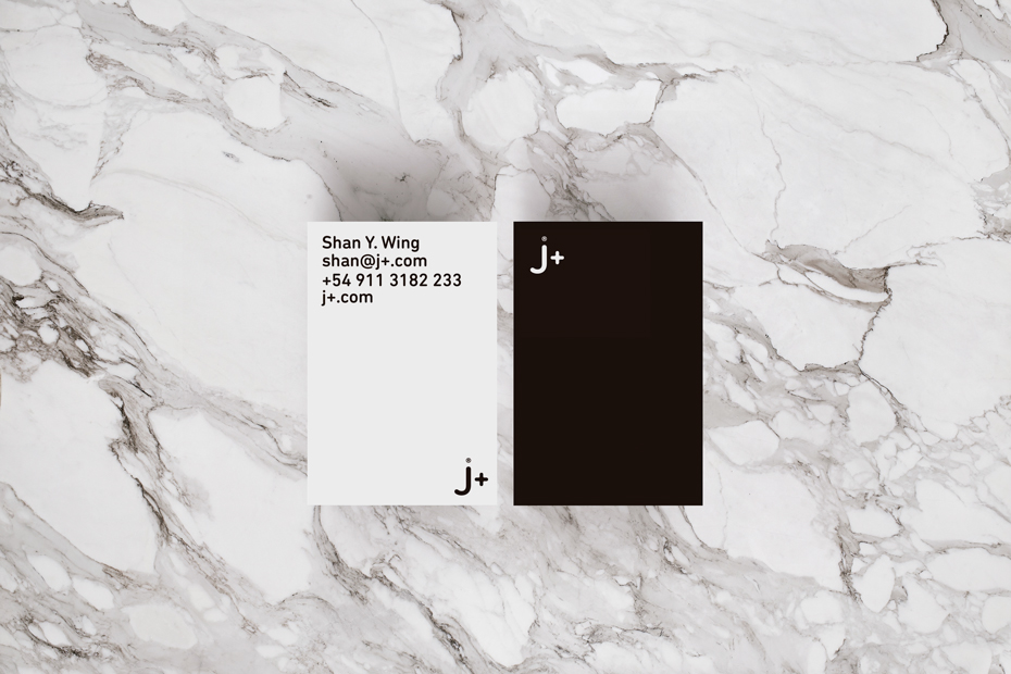 芹菜，蘋果，菠蘿，芹菜，甜菜，檸檬，紫甘藍(lán)，生姜，胡蘿卜，薄荷等有機(jī)鮮榨果汁飲料瓶型包裝設(shè)計(jì)。