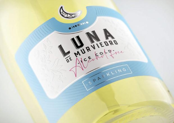 將溫柔的月光釀進酒里｜優雅葡萄酒包裝設計